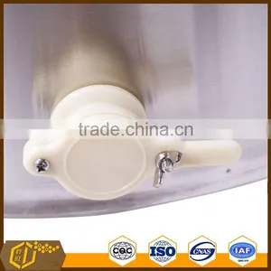 Hot Selling 4 Frames Manual Reversible Honey Extractor thumbnail-5