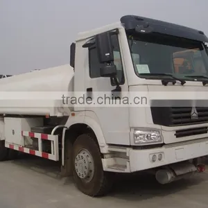 HOWO 10000 Liter Fuel Tanker Truck 4*2 ZZ1167M4611 thumbnail-1