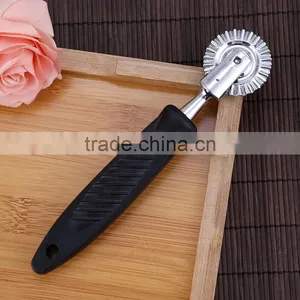 New Design Best Quality Stainless Steel PP Handle Kitchen Factory Price Pizza Cutter thumbnail-2