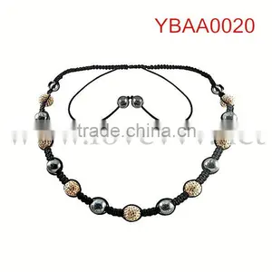 Make Beaded Flower Necklaces thumbnail-1