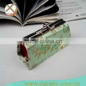 Beautiful Clip Gift Box With Flower Patterns thumbnail-1