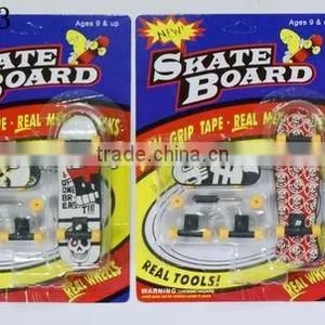 Finger Skateboard With Keychain thumbnail-1