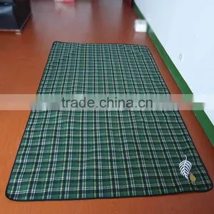 Durable Plaid Camping Picnic Blanket Beach Mat With Handles Water-resistant Foldable Roll Up Outdoor Mat thumbnail-1