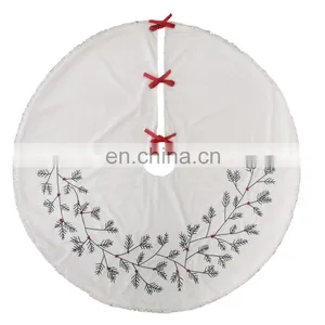 Decorative Print Red Stripe Tree Skirt for Christmas thumbnail-3