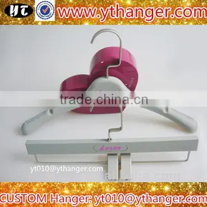 YY0523 Custom Logo Non-slip Grey Rubber Coated Clothes Plastic Hanger Pants Hanger thumbnail-1