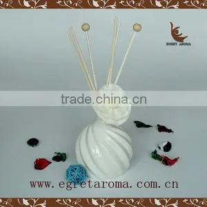 Family Decorative With Rattan Sticks Ceramic Aroma Diffuser thumbnail-3