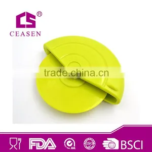2016 Pizza Cutter With Plastic Blade thumbnail-3
