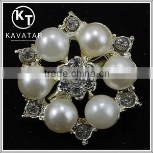 Elegant Crystal Rhinestone Brooch With Pearl thumbnail-1