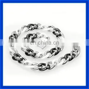 Hot Pendant Neckalce thumbnail-1