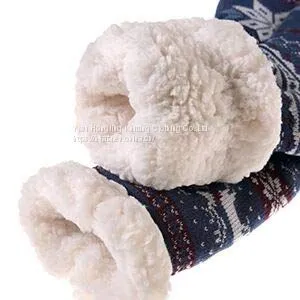 European Popular Snowflake Design China OEM Factory Direct Sale Slipper Winter Socks With Non Slip Grips thumbnail-4