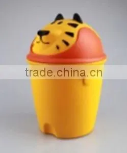 Mini Plastic Trash Can thumbnail-1