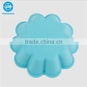 Pretty Flower Shaped Cake Baking Pan thumbnail-2