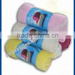 100% Polyester Solid Coral Fleece Blanket thumbnail-1
