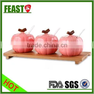 Korea Style Healthy Used Beauty Ceramic Jar With Spoon and Lid thumbnail-1