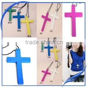 Decorative Various Color Fashion Wood Cross Pendant thumbnail-1