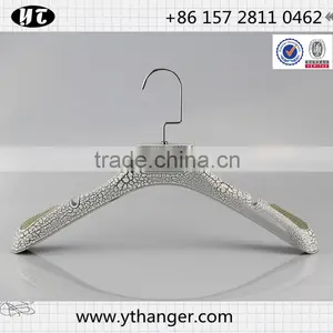 Plastic Clothes Hanger Rubber Hanger With Antislip Surface for Lady thumbnail-1