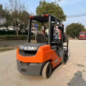 Original ImportedSold Second-hand 3-ton Toyota Forklift With a Three Section Gantry Raised by 4.5 Meters, Imported Forklift TCM 3-ton Three Section Gantry Lifting 4.5 Meters Forklift for Sale at a Low Price thumbnail-2