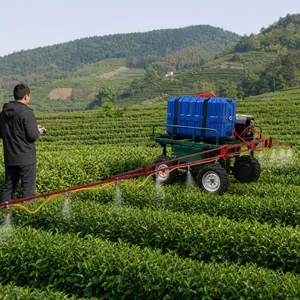 Self Propelled Electric Farm Sprayer With 600L Tank Remote Control Boom Spraying Equipment thumbnail-2