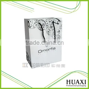 Custom Logo White Matt Laminated Paper Bags for Gift Packing thumbnail-1