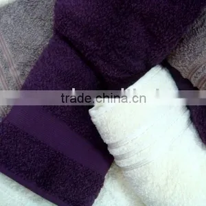 Solid Bath Towel With Border thumbnail-1