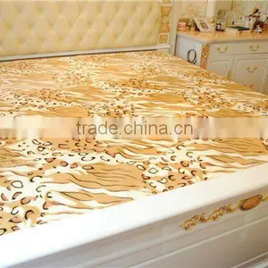 100% Polyester Yellow Leopard Flannel Blanket thumbnail-1