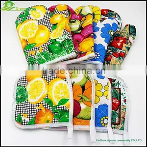 Cotton Quilted Heat Resistant Oven Mitt Pot Holder and Golve 2pcs Kitchen Set Pot Holder Oven Mitt thumbnail-1