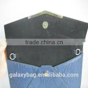 Fashion Snake Frame Clutch thumbnail-3