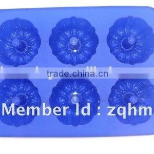 12 Cup Silicone Muffin Pan thumbnail-1