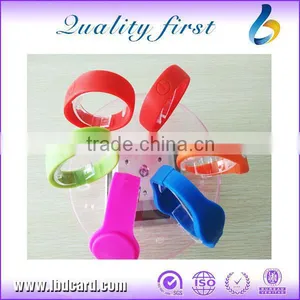 Shenzhen Golden Supplier Waterproof Rfid Silicone Wristbands thumbnail-1