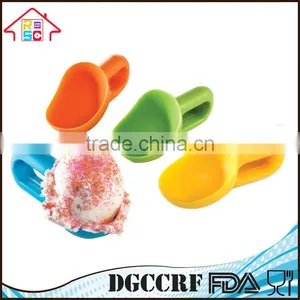 Kids Child Friendly Plastic Ice Cream Scooper Ice Cream Spoon thumbnail-1