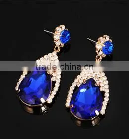 Wholesale High Quality Newest Design Alloy Gold Fancy Diamond Earrings thumbnail-3