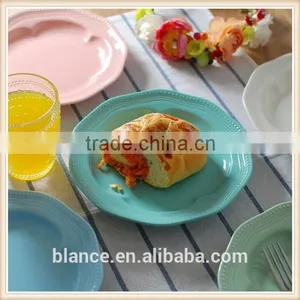 Flower Shaped Plates in Different Colors thumbnail-1