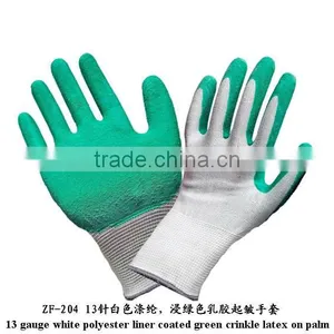 13 Gauge White Nylon Coated Green Crinkle Latex on Palm thumbnail-1