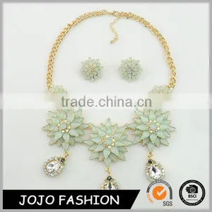 Fashion Jewelry Sets Gold Plated Resin Flower Design Necklace and Earring Diamond Jewelry Set thumbnail-1