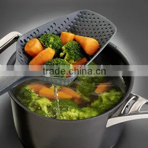 Nylon Scoop Colander thumbnail-1