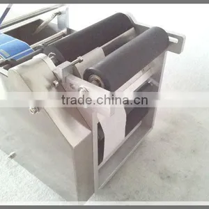 Semi-automatic Round Bottle Glue Labeling Machine LT-50 thumbnail-4