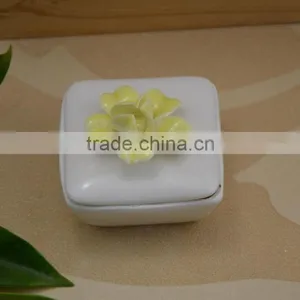 Wholesale Small Ceramic Jewel Box With Flower Shape Design thumbnail-2