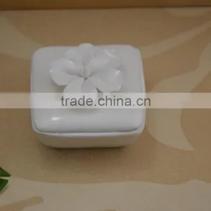 Factory Direct Ceramic Trinket Box With Flower Shape Design thumbnail-5