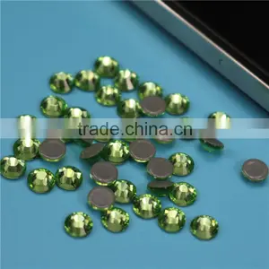 Top Quality Wholesale Peridot All Kinds of China Flatback Hotfix Glass Stone thumbnail-5