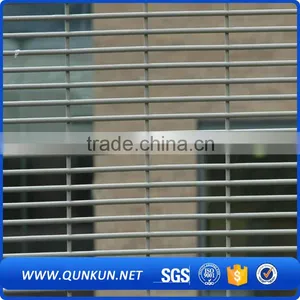 Brand New Cheap Q195 Dipped Galvanized 358 Welded Security Fence thumbnail-4