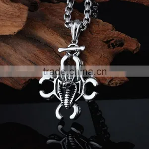 Unique Design Stainless Steel Snake Shape Charm Pendant thumbnail-2