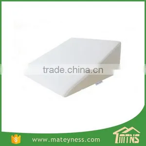 Reding Foam Bed Wedge Pillow thumbnail-1