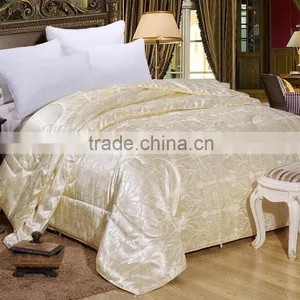 100% Silk Quilt With Red Color Jacquard Flower thumbnail-5