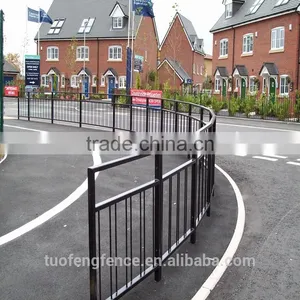 Custom Height and Colors and Easy Installation Pedestrian Fences and Barriers thumbnail-2