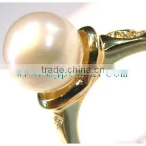 White South Sea Pearl and High Quality Gold Ring thumbnail-2