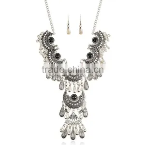 Vintage Flower Carved Hollow Bib Collar Droplets Pendant Gem Necklace Earrings Set thumbnail-5