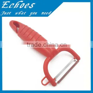Stainless Steel Vegetable Peeler thumbnail-1