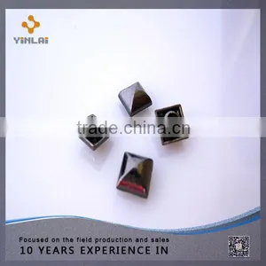 Factory Best Quality Fashion Pyramid Rivets Pyramid Studs thumbnail-3