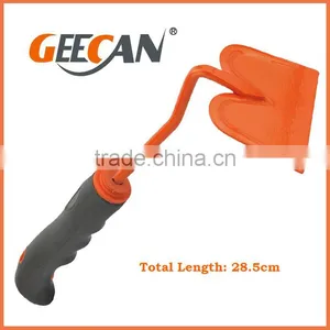 New Style and High Quality Carbon Steel Blade Meterial Garden Hoe Manual Garden Hoe With Plastic Handle thumbnail-1
