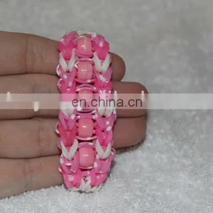 Color-Changing Pony Beads and Rubber Bands Bracelet thumbnail-1